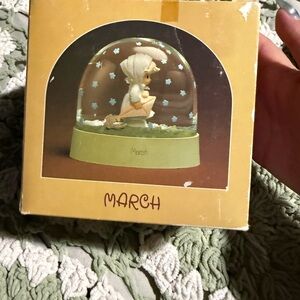 🦋❣️Precious Moments March Snow Globe -